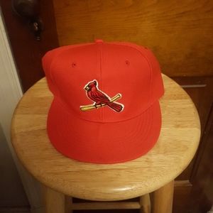 MEN'S CARDINALS ATHLETIC HAT.